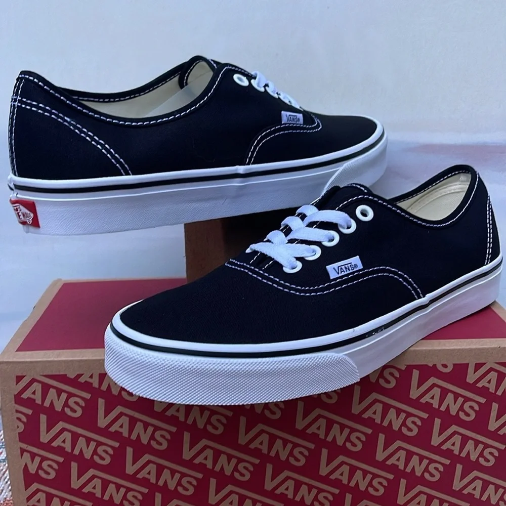 Vans Men’s Authentic Black
VN000EE3BLK
Sneakers - Picture 10 of 16